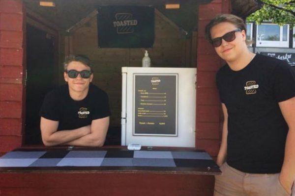 Toasted – Lapsuudenystävät grillaavat herkullisia toasteja